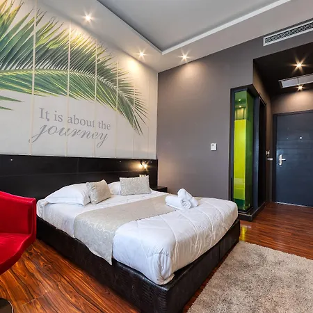 艺术画廊酒店 酒店 特里卡拉