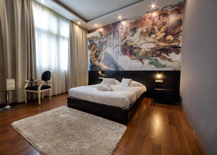 艺术画廊酒店 特里卡拉